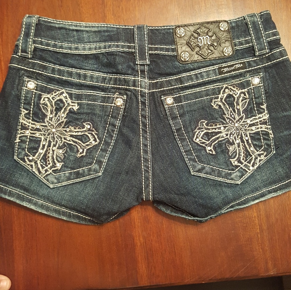 Miss Me Shorts 26 waist